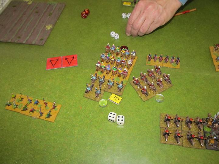 IMG_9678.JPG - ..das die Kamele fragmented werden. Hier nun der Melee, der von den Ungarn 2:1 gewonnen wird- die Kamele flüchten!