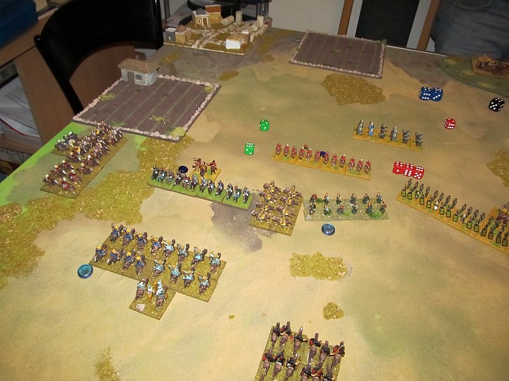 IMG_9823.JPG - Es rächt sich nun, dass die Perser angegriffen hatten, denn nun erscheint Btilla auf der Flanke. Die persische Elite ist derweil auf disrupted geschossen worden.