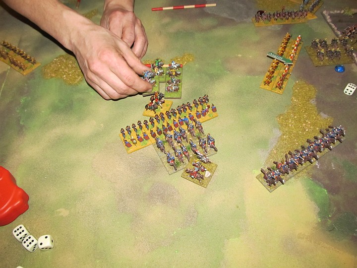 IMG_9827.JPG - ..die zweite wird allerdings erwischt. Attila geht in den Nahkampf.