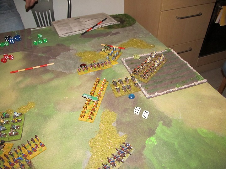 IMG_9828.JPG - Beinahe erreichen die persischen Fußtruppen im Angriff noch eine BG hunnischer LH.