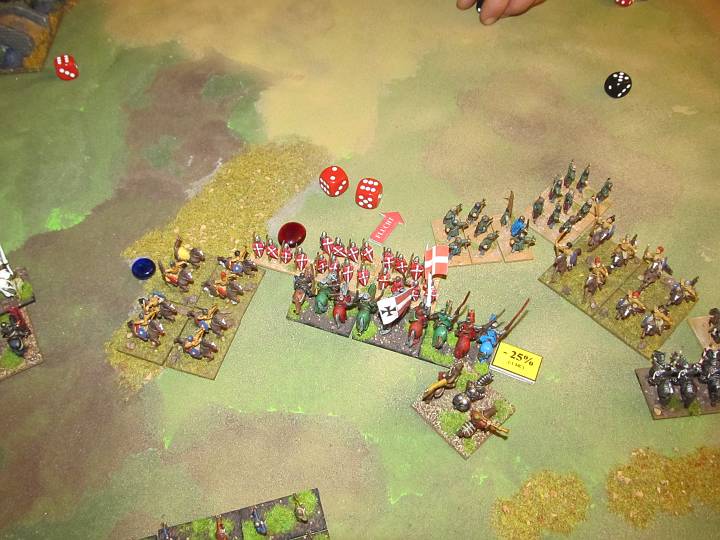 IMG_0253.JPG - Die Speere hier flüchten nun, somit fallen die Ritter in der Verfolgung den Kreuzfahrerbögen in die Flanke...