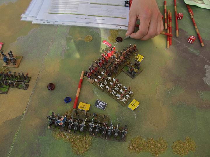 IMG_0769.JPG - Sie werden zweimal in der Verfolgung erwischt. Somit lösen sich die LF auf, und nun auch die Ritter. Die Flanke ist "gegessen"