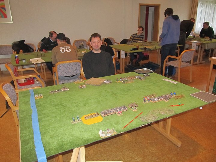 IMG_5036.JPG - Mein erstes Spiel des Neujahrsturniers 2014 Turniers bestreite ich gegen Michaels Armee der Alexandrian Macedonian.