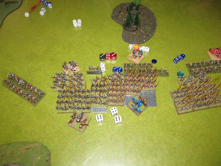 IMG_5372.JPG - Drop der Longbows, die abgesessenen Ritter verlieren eine Base, droppen aber nicht.