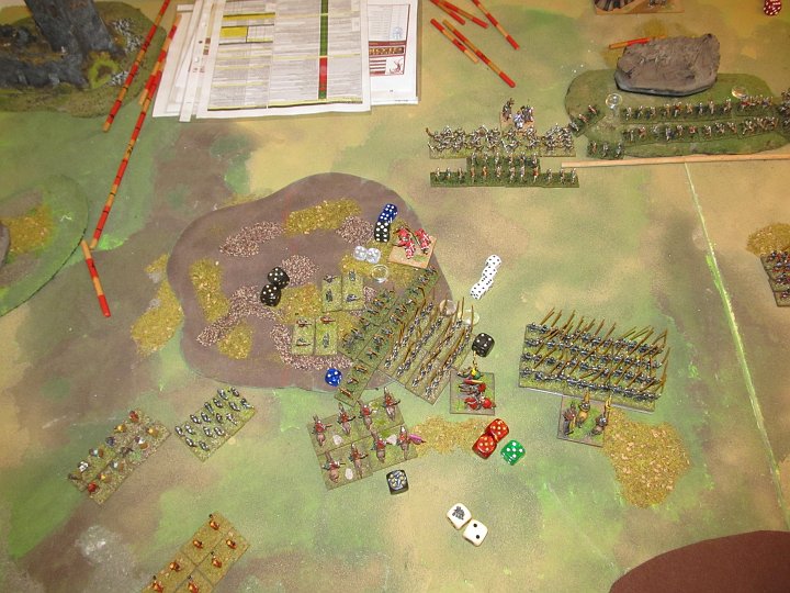 IMG_5471.JPG - Naja, die Longbows gewinnen insgesamt 5:4, deren DR auf die 5 ist ok, der CT der Piken, die 1:4 verloren hatten ist ok, der DR ebenso. Phuh das war knapp und unüberlegt.