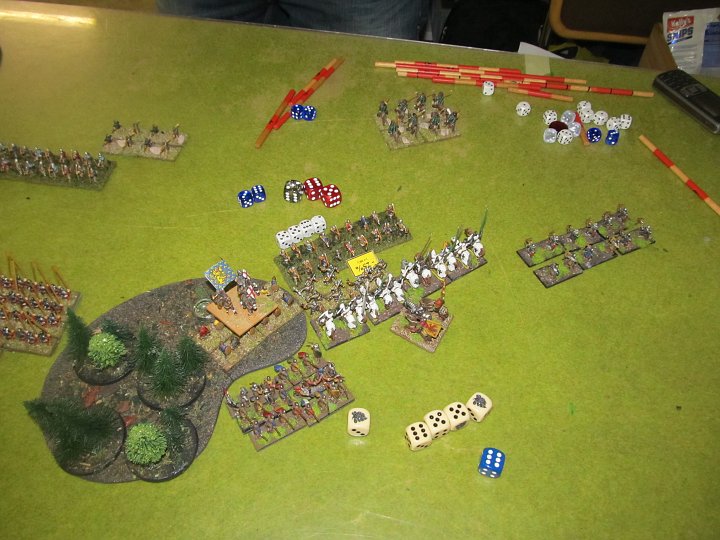 IMG_5578.JPG - In der Melee nun 5:3 und Basenverlust bei den englischen Billmen.