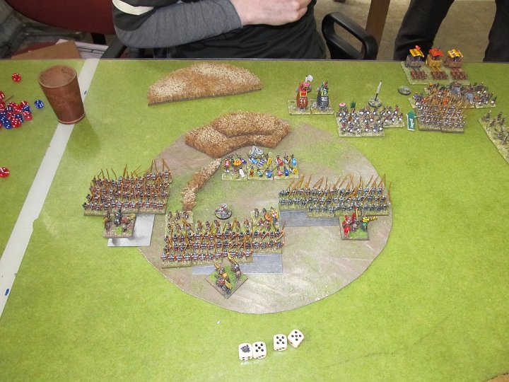 IMG_6098.JPG - In der Mitte erfolgt dann der Armybreak.  Nicht die Schweizer haben die Inder geschlagen. Die indischen Würfel waren es.