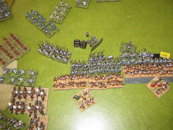 IMG_6338.JPG - Und der römische General fällt! Drop. Die Mitte scheint nun für Sparta gewonnen!