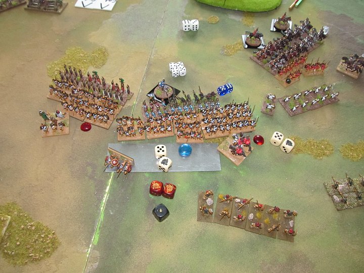 IMG_6616.JPG - JA! Zwar eine Base verloren, aber mit der 12 ist trotz der 2:4 Niederlage die 8er BG nur disrupted! die rechte spielt 2:2 und hält daher auch fragmented! Das war Glück, denn es ist die letzte Runde!