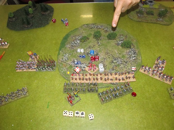 IMG_6725.JPG - 5:3 (weißes Unterstützungsfeuer) Sieg im Angriff- die Crossbows verlieren eine Basis und droppen erneut. Mein General entrinnt eht knapp dem Tode mit der 11!