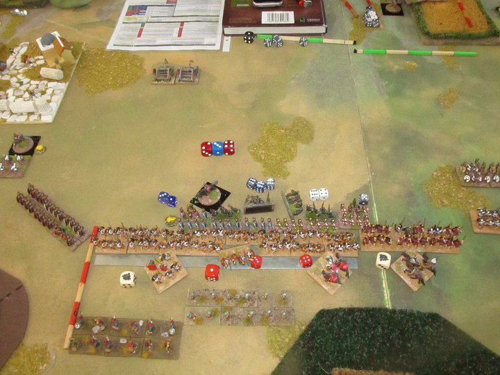 IMG_7078.JPG - Riesenwürfelglück bei Sparta! Sieg auf der ganzen Linie. Je 1 Treffer bei zwei Würfel links und rechts und 7 von 8 Treffern auf die 5 in der MItte!! Drop und Basenverluste bei den Römern.