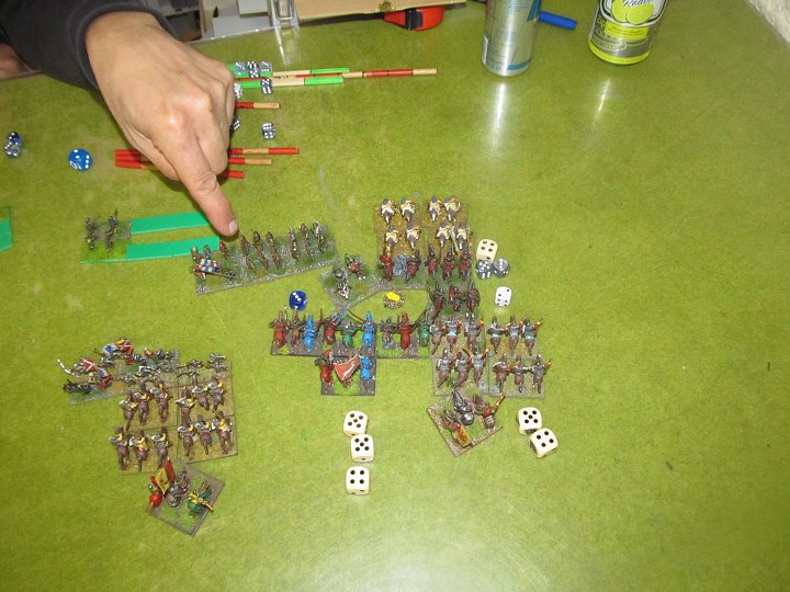 IMG_7319.JPG - In der Melee dann der beginnende Zusammenbruch der englischen Kavallerie.