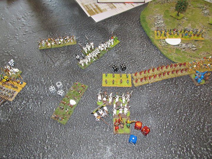 IMG_7719.JPG - Die Ordensritter verlieren im Kreuzfeuer eine Base. Kurz vor dem vermutlichen Kampf mit einer Ritter- BG. Nicht optimal.