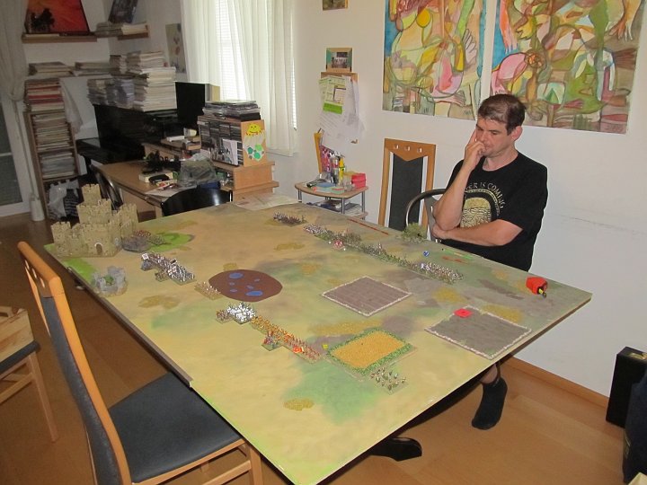 IMG_7908.JPG - Wegen der Sommerhitze spielen wir die zweite Partie im Wohnzimmer.