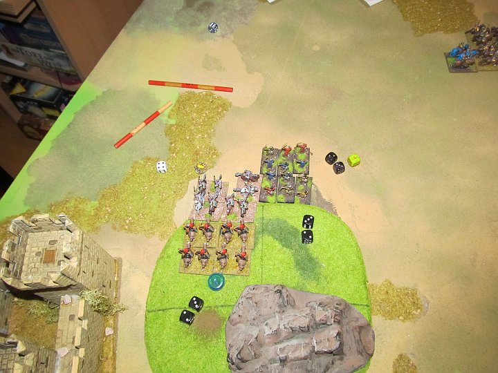 IMG_7933.JPG - In der Melee mit 4 Würfel 0:1 verloren. Die LF droppt und verliert eine Base... Soe ein erfolgreicher Kampf aus zwei Richtungen sieht irgendwie anders aus...