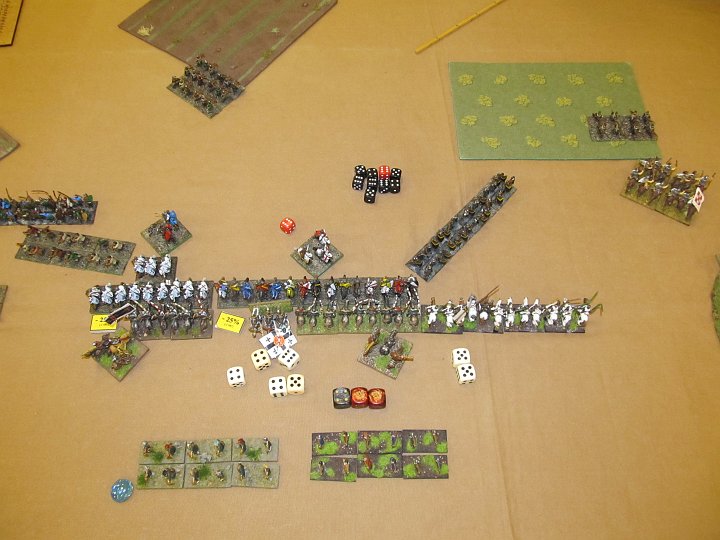 IMG_8119.JPG - Massive Treffer meiner Ritter. 7 von 10! Der Gegner trifft 9 von 10. Daher teste ich, aber meine Ritter bleiben steady, verlieren jedoch eine Base.