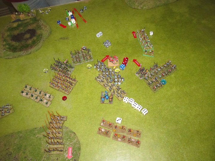 IMG_8363.JPG - ..und doppeldroppen in der Melee nach 2:5. Armybreak des Haus Lancaster! Die Phase wird fertiggespielt, und die obere Pike flüchtet ebenfalls.