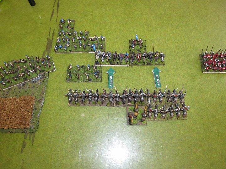 IMG_8475.JPG - Und natürlich auch hier. Wenn alles normal abläuft, sollte ich in der Melee zwei overlaps haben, und mit 12 Würfeln auf 4  (mit General und superior) gegen die average Knights der Schotten würfeln dürfen.