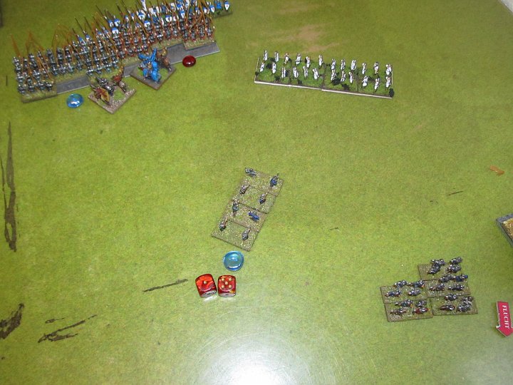 IMG_8515.JPG - Die Gunners sind zu weit vorn, und noch dazu in Kolonne! Das wird bestraft. Treffer durch die Longbows und Drop.