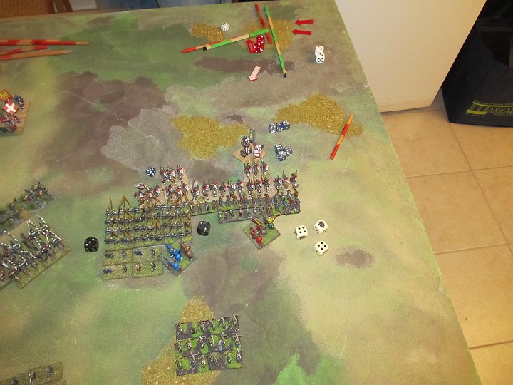 IMG_8549.JPG - Die linken Ritter verlieren 1:5! Die Speere spielen gegen die rechten Ritter ein 3:3. Die rechten Ritter droppen dann, verlieren aber trotz fünf Treffern keine Base!