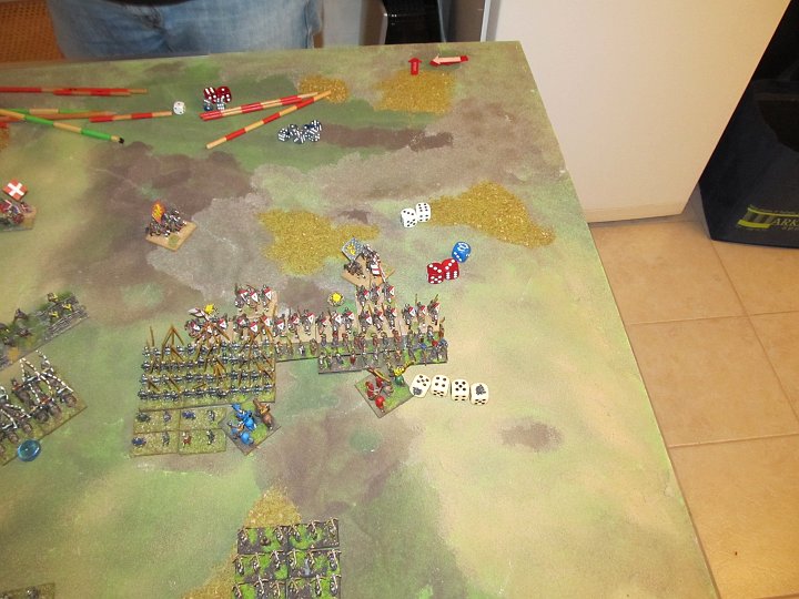 IMG_8551.JPG - Melee. Sieg der Speere mit 4:2 gegen die rechten Ritter, drop der Ritter rechts. Aber wieder wird keine Base verloren!
