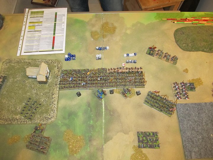 IMG_8628.JPG - 27 Würfel haben die Dänen auf die 5. 8 Treffer sind Schnitt. Die deutschen haben 18 Würfel, treffen 11x auf die 4 (die schweizer Piken links sind superior, eine mit General)