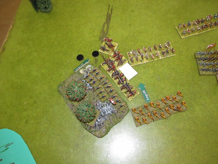 IMG_8675.JPG - Aber doppelter Angriff, und somit Flucht, da die Ritter fragmented sind und den CT vermasseln. Das war kein Flankenangriff, der Erstkontakt ist am Corner.