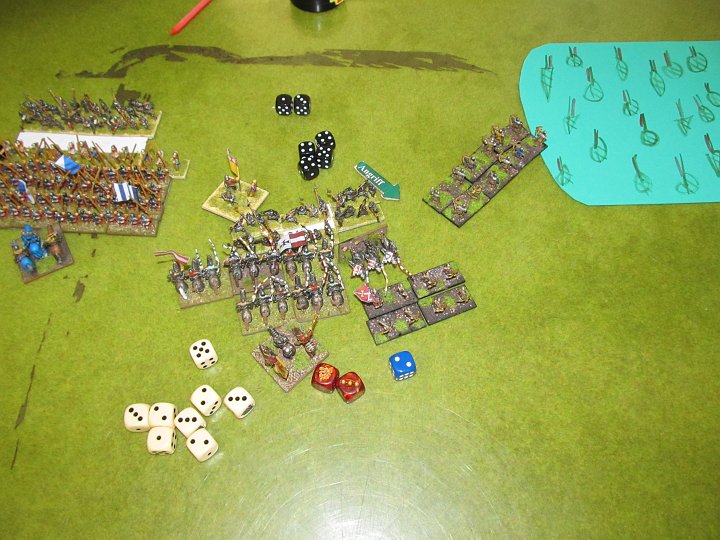 IMG_8692.JPG - In der Melee gewinnen die Engländer auf even dann 4:1, da die Ritter nur average sind, durften sie nur Einsen rerollen. Naja. CT ist gut, aber eine Base fällt.
