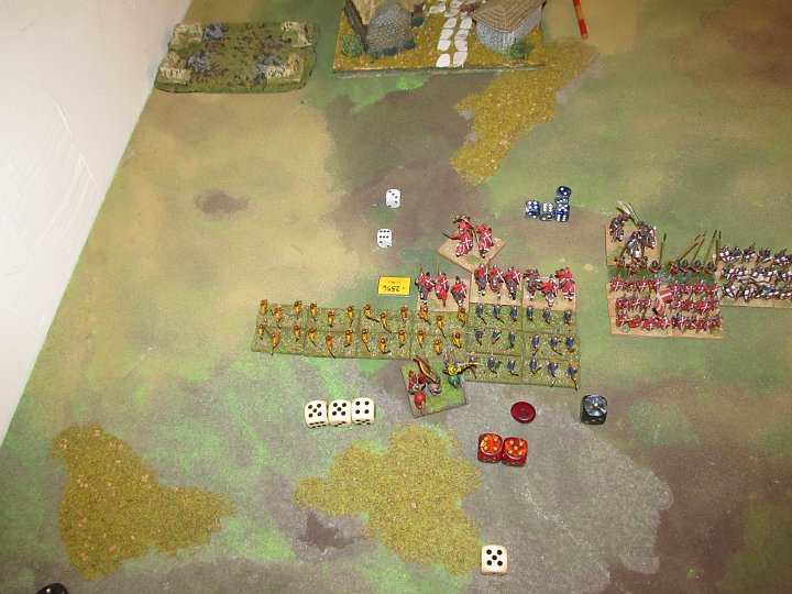 IMG_8877.JPG - Und nochmals in der Melee. Die Ritter verlieren eine Base.