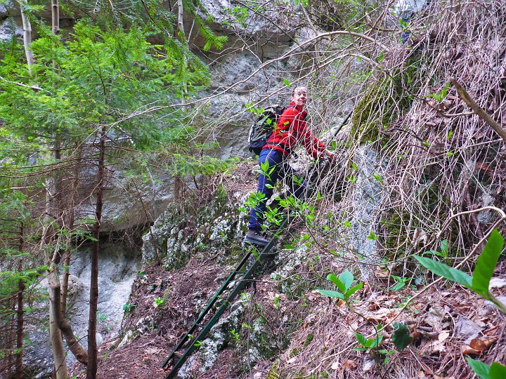P1000435.JPG - Weiter geht es Leitern hinauf