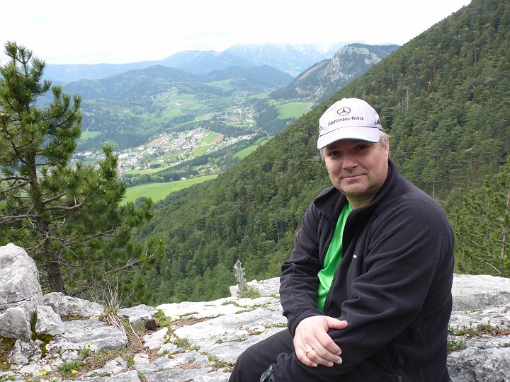 P1000561.JPG - Kurze Rast, nachdem Matthias was gefunden hat.