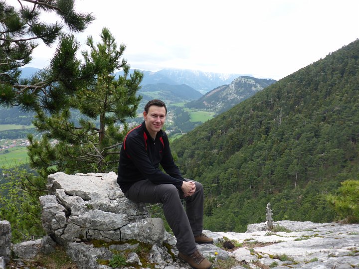 P1000562.JPG - Matthias mit Schneeberg im Hintergrund