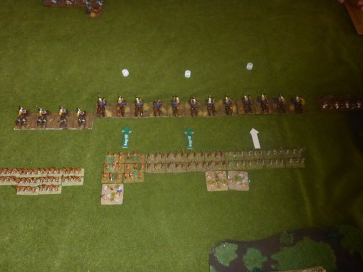 P1000781.JPG - Mein Plan: Mit MF kann ich die Light Chariots zum Plänkeln zwingen. Besser natürlich als mit HF, da die LCh immer auf Angriffsreichweite meiner MF müssen. Der IC sollte bei den Superior helfen. 3 Treffer braucht Sebastian sowieso, das ist aber eher Schnitt, also am besten wenig oft beschossen werden.