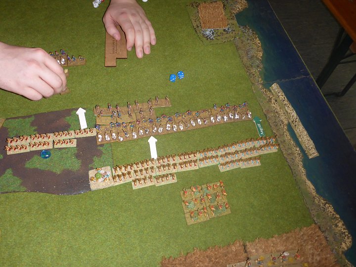 P1000792.JPG - Mir reichts, ich will das Ende sehen. außerdem habe ich gedacht, so ein Angriff der HF mit je 10 Basen, rear support und zwei (leider ist einer zuvor gestorben) Generalen gegen Mitte des spiels kann die Wende bringen. Nun glaube ich nicht mehr daran.