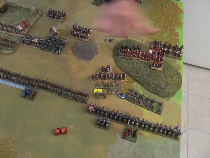 IMG_0360.JPG - Meine Javelin light spear weichen schlecht aus und werden von den Rittern in den Rücken getroffen. Die 12 auf den CT ist gut, aber deren Schicksal ist besiegelt.