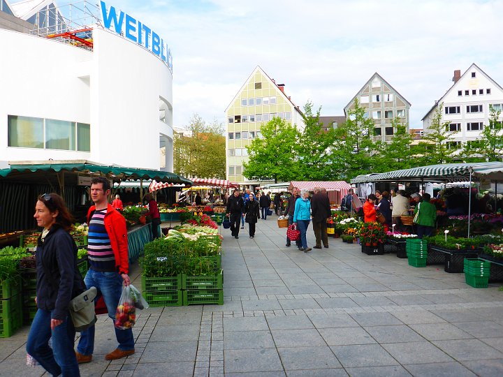 P1000657.JPG - Markt am Samstag morgen