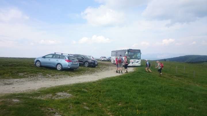 DSC_1166.JPG - Tatsächlich! Sogar ein Bus ist heroben!!