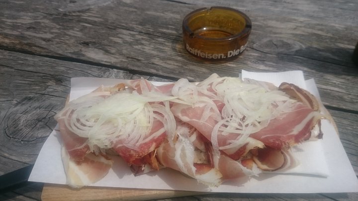 DSC_1173.JPG - ..da gibts ein Mittagessen