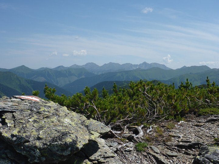 P1010728.JPG - Blick zu den Bösensteinen sowie Dreistecken und Hochhaide