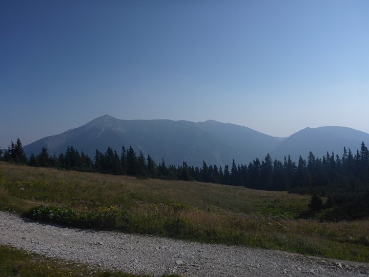 P1030760.JPG - Blick zum Schneeberg