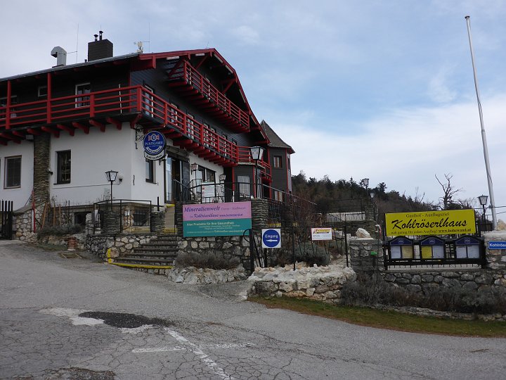P1040829.JPG - Es ist erst 11, ich gehe am Kohlröserlhaus vorbei. Für Mittagessen ist es zu Früh.