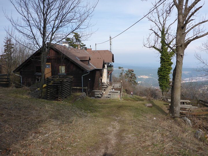 P1040870.JPG - ..bis zur Herrgottschnitzerhütte. Hier esse ich nun zu MIttag.