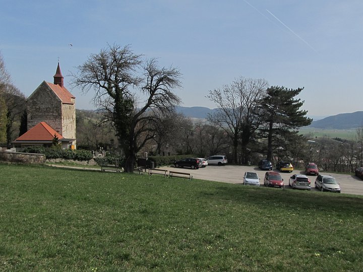 IMG_1398.JPG - ...zum Auto. Hm.. So ganz k.o bin ich nach der Samstagtour, 5 1/2 Stunden Schlaf und der Vormittagstour nicht. Das Wetter ist ideal, der Straßenbahnerweg noch unerforscht... Naja. Mittagessen heim, und wieder her!