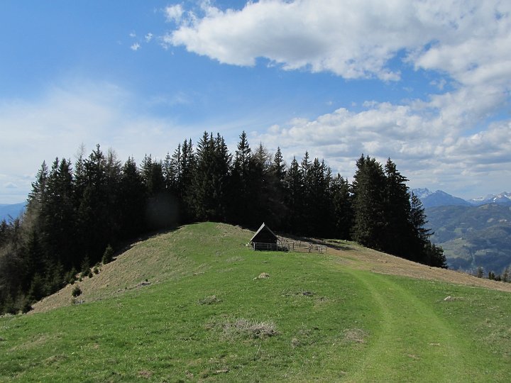 IMG_1671.JPG - Wir machen kurze Rast bei der schönen Alm,..