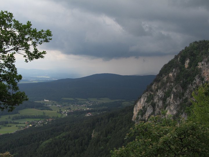 IMG_2092.jpg - Wir sollten uns beeilen. Die angesagten Gewitter kommen näher. Donner ist bereits zu hören.                               