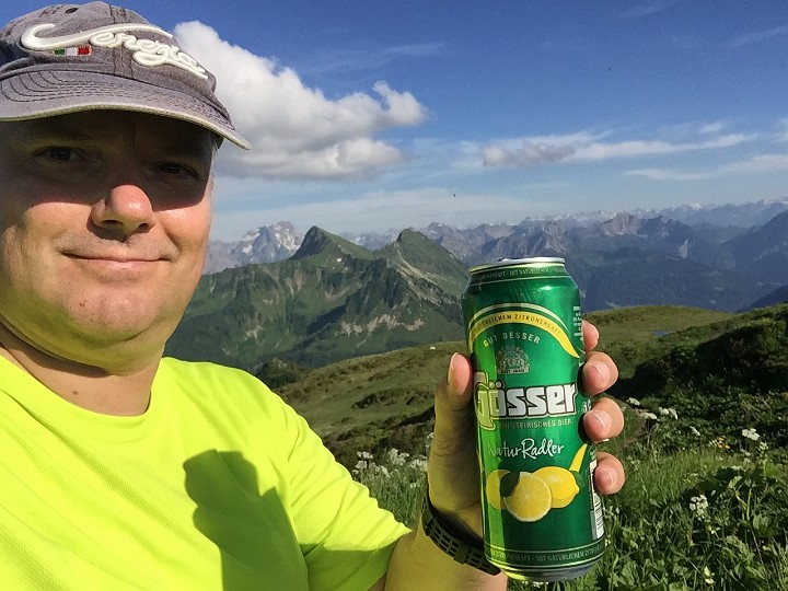 IMG_1755.JPG - ... eine kurze Rast mit einem isotonischen Getränk...