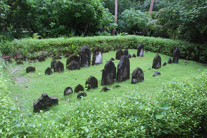IMG_2038.JPG - ..befindet sich ein Friedhof aus vorislamischer Zeit.
