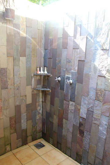 IMG_2676.JPG - Die Dusche nach oben ebenso.