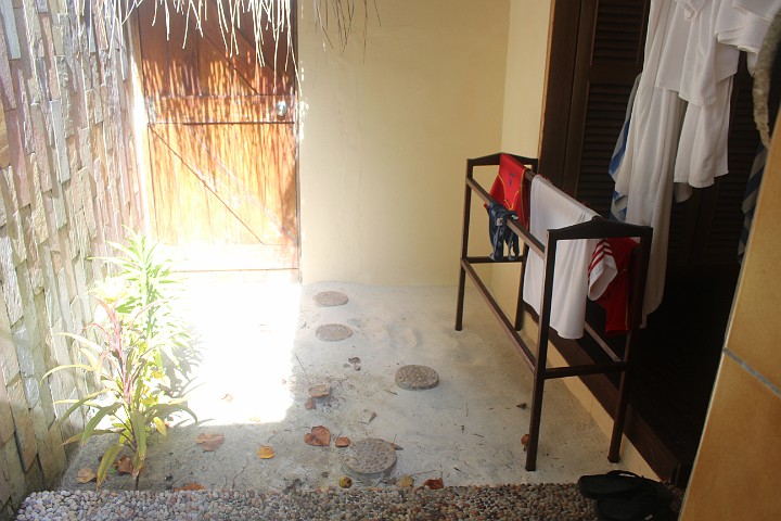 IMG_2677.JPG - Dafür hat man einen Hintereingang gleich zur Dusche.