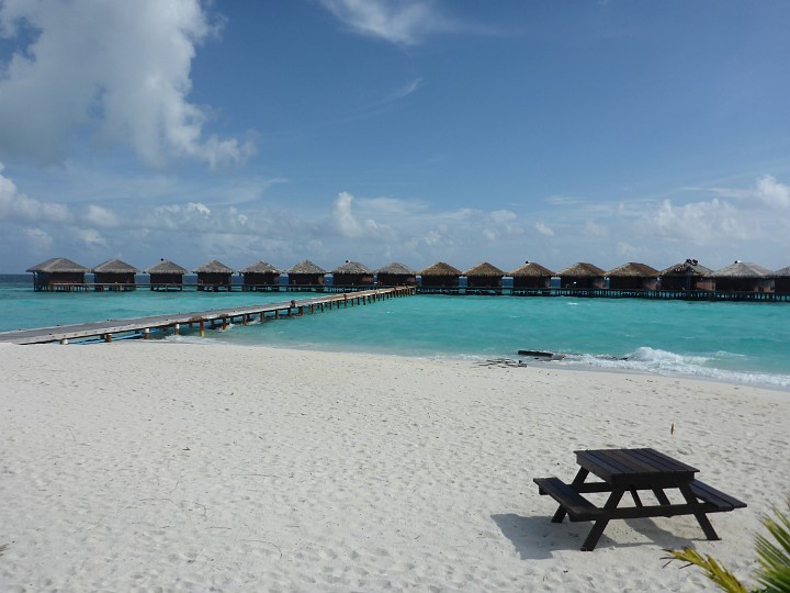 P1050079.JPG - Die Wasserbungalows